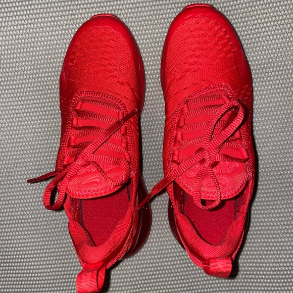 SOLD 💌 Nike Air Max 270 Red - Picture 2 of 5